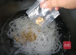 香辣野山菌米线的做法图解3