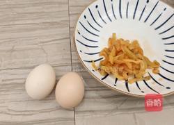 榨菜煎蛋的做法图解1