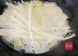 蘑菇鸡蛋汤面的做法图解7