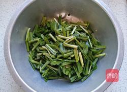 豆腐炒韭菜的做法图解4
