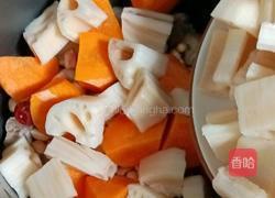 莲藕花生猪蹄汤的做法图解8