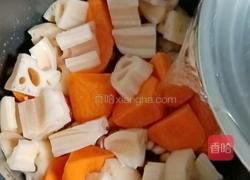 莲藕花生猪蹄汤的做法图解9