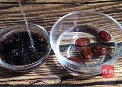 桑葚子小米粥的做法图解1