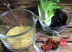 黑木耳小米粥的做法图解1