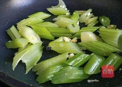 西芹炒鸡蛋的做法图解6