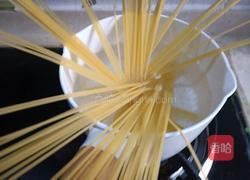 番茄肉酱意面的做法图解2