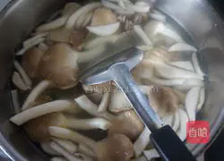 Illustration of how to make mushroom and chicken soup soba noodles 6