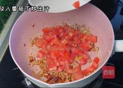酸汤肉沫米线的做法图解3