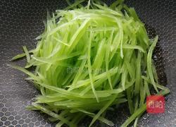 莴笋木耳鸡蛋干的做法图解5