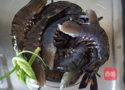 啤酒柠檬草虾的做法图解2