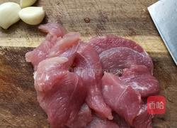 青椒炒肉的做法图解1