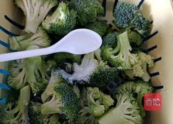 西蓝花炒虾仁的做法图解2