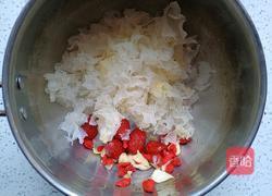 银耳水果甜汤的做法图解3