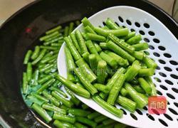 豇豆炒肉片的做法图解7