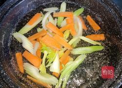 芹菜炒香干的做法图解2