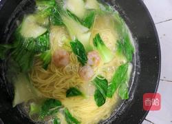 虾仁鸡蛋青菜面的做法图解4