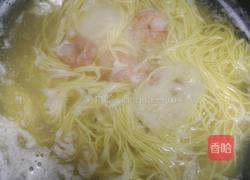 虾仁鸡蛋青菜面的做法图解3