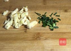 平菇炒鸡蛋的做法图解3