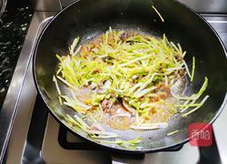 肉沫蘑菇炒蒜黄的做法图解6
