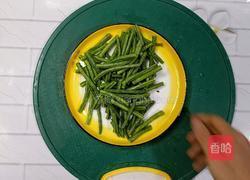 土豆茄子炒豆角的做法图解3
