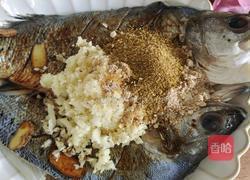 蒜香烤鲈鱼的做法图解7