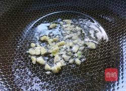 猪皮炒木耳的做法图解4