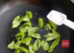 尖椒炒肉的做法图解5