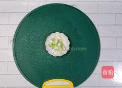 蒜苗炒鸡蛋的做法图解1