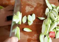 Illustration of how to make zucchini with tomato sauce 2