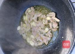 篙笋肉炒肉的做法图解3