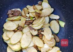 篙笋肉炒肉的做法图解5
