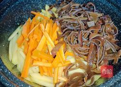 腩肉炒三丝的做法图解9