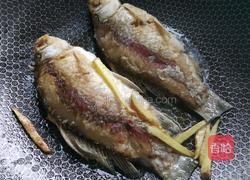 大葱鲫鱼的做法图解4