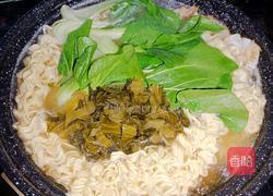 鸭蛋酸菜方便面的做法图解6