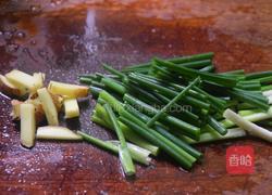 牛腩炖萝卜的做法图解2