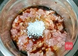 莴笋胡萝卜炒肉沫的做法图解1