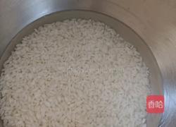 皮蛋瘦肉粥的做法图解1