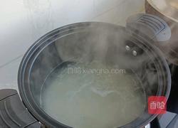 皮蛋瘦肉粥的做法图解3