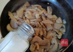 家常蘑菇炒肉的做法图解8