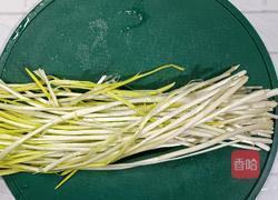 蒜黄炒鸡蛋的做法图解1