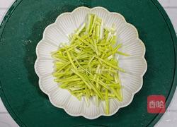 蒜黄炒鸡蛋的做法图解2