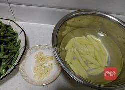 豇豆土豆条炒肉的做法图解2
