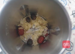 红枣银耳桃胶桂圆羹的做法图解3