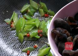 莴笋炒木耳的做法图解7