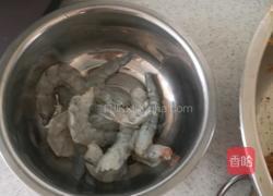 韭菜肉虾仁水饺的做法图解1