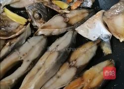 香煎鲳鱼干的做法图解3