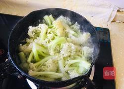 西红柿炒有机菜花的做法图解2