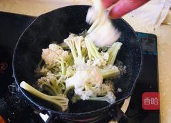 西红柿炒有机菜花的做法图解1