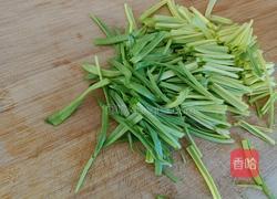 蒜苗炒鸡蛋的做法图解2
