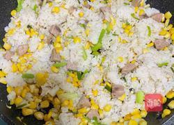 玉米烤肠炒饭的做法图解6